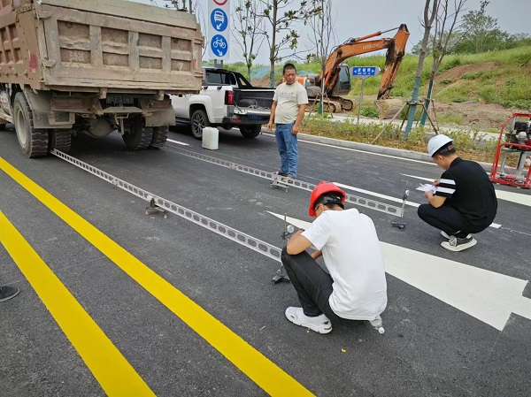 圖片“秋老虎”來襲，室外工程檢測不停歇.jpg