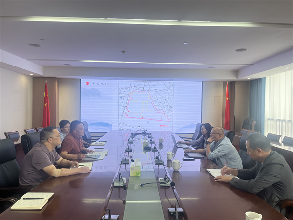 9月24日，岸香國(guó)際韓松副總一行赴集團(tuán)就項(xiàng)目合作事宜進(jìn)行交流座談，集團(tuán)洪董、吳書記、余總參加座談。.jpg