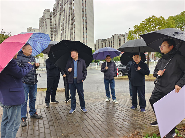 12月11日，洪董陪同詹凱縣長一行調(diào)研張家山安置區(qū)地塊.jpg