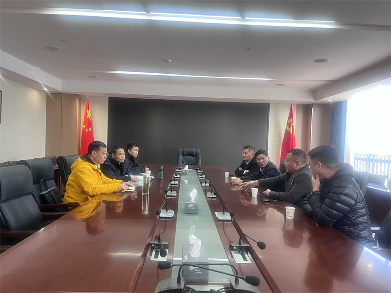 3月6日，浙江寧波徽州商會(huì)、寧波豐潤協(xié)成公司董事長方利年一行赴集團(tuán)考察調(diào)研，潘總、望豐公司陪同調(diào)研座談。.jpg