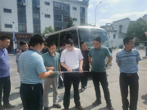 9月2日，王縣長，吳書記查看新安路跨鐵路，富豐新城商務(wù)中心及大數(shù)據(jù)中心項(xiàng)目進(jìn)展情況1.jpg