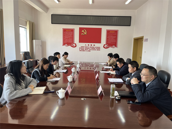 11月7日，縣組織部常務(wù)副部長(zhǎng)邵靈花，縣紀(jì)委副書記吳嵐送集團(tuán)黨務(wù)委員、紀(jì)委書記江黎君，集團(tuán)財(cái)務(wù)總監(jiān)葉江圓到集團(tuán)任職，集團(tuán)班子成員參加。.jpg
