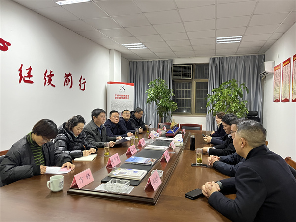 12月29日，詹縣長帶隊走訪寧波市徽州商會，洪董，余總陪同走訪.jpg