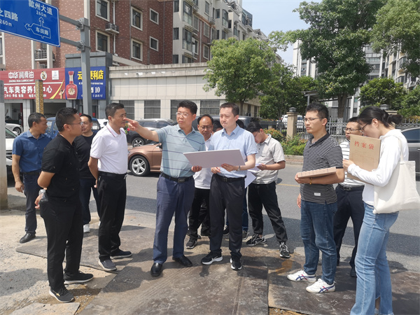 6月14日，省發(fā)改委重點(diǎn)辦調(diào)研揚(yáng)之學(xué)校項(xiàng)目.jpg