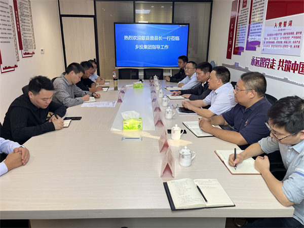 10月26日，詹縣帶隊調(diào)研寧國市文體中心EPCO項目，就項目設(shè)計、采購、施工和運營一體化建設(shè)與寧國市鄉(xiāng)村振興投資集團進(jìn)行交流，縣住建局、資規(guī)局，徽投集團洪董、余總、方總等相關(guān)人員陪同考察。1.jpg