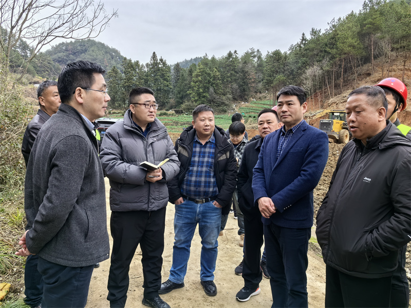 2月17日，王縣長、程縣長帶隊到新安江防洪治理項目指導工作，洪董、張總陪同。1.jpg