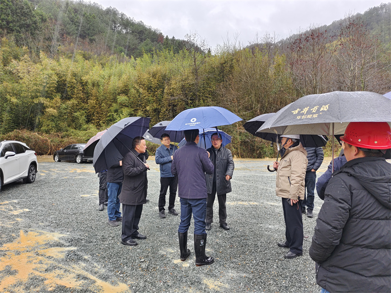2月21日，汪凱書記一行調(diào)研防洪項目開工儀式現(xiàn)場，洪董、張總陪同調(diào)研.jpg